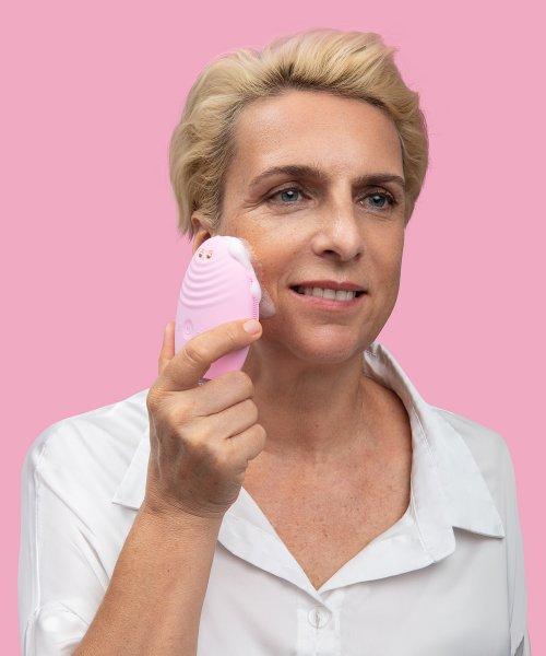 FOREO Dispositivo de Limpeza com Microcorrente Luna 4 Plus para Pele Normal (ROSA)