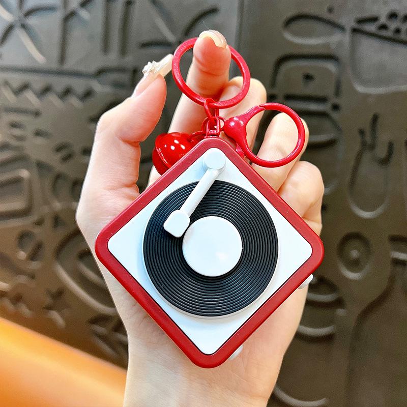 Retro Gramophone Keychain: Mini Recordable Music Box and Fun Pendant Gift