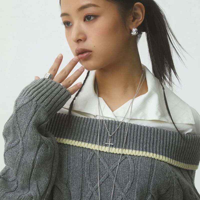 NEUF PIECE LEAF EARRINGS