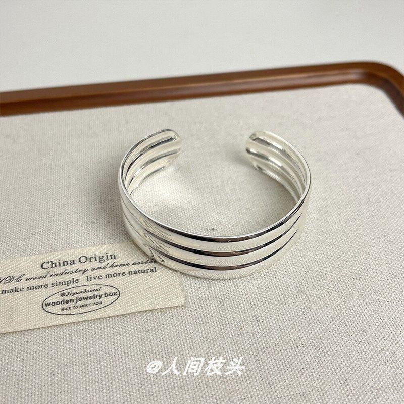 Curved Wide Version Smooth Opening Bracelet Female Special Interest Light Luxury Fancy European and American Couple Bracelet Armband Bracelet