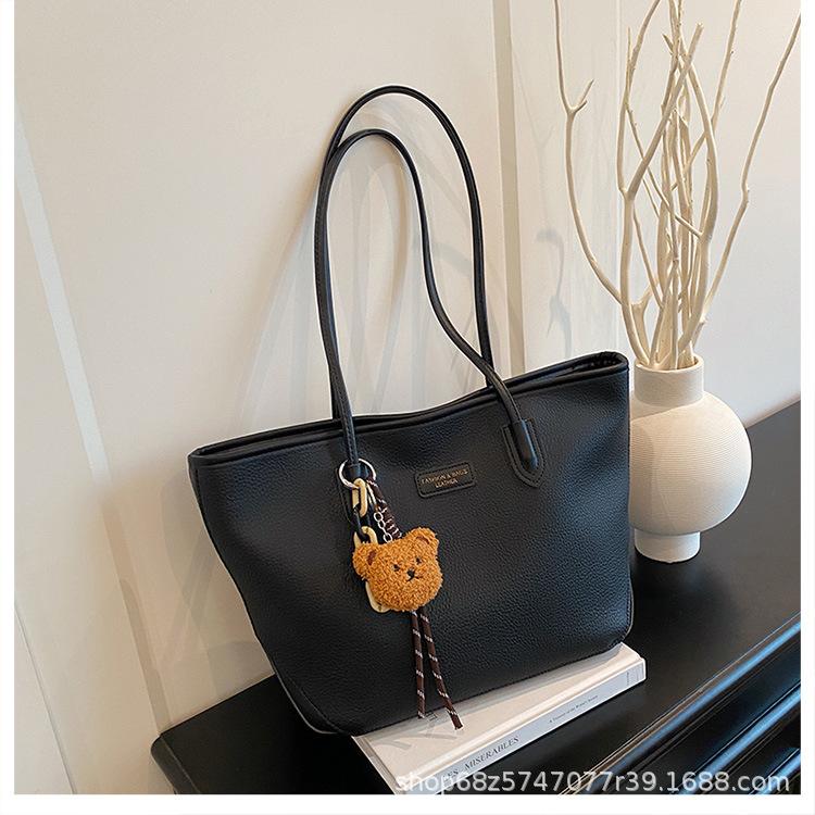 

Premium sense of foreign style commuter bag women s 2025 new Korean version large-capacity tote bag casual versatile shoulder handbag чорний