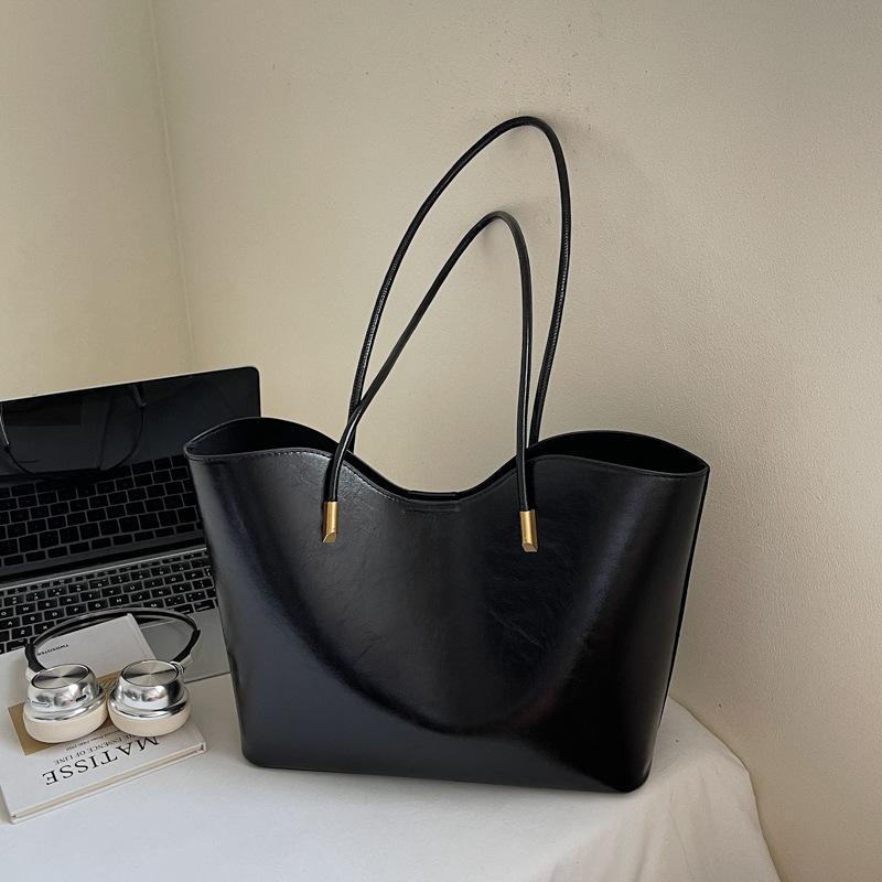 2025 New Versatile Women's Bags Niche High Sense Trend Commuter Women's Bags Fashion Retro Oilskin Tote Shoulder Bag