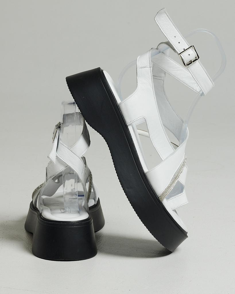 Босоножки на платформе со стразами Phany 319243 36 белые кожа