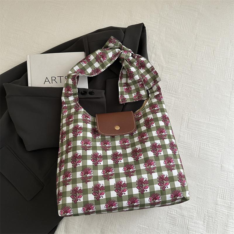 

Весна и лето 2025 новая повседневная универсальная милая цветочная сумка на плечо с узлом под мышкой женская сумка большая личность модный тренд зелёный