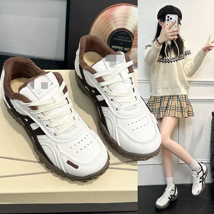 Thick-soled German Training Shoes with Velvet Winter New Straps To Keep Warm and Show Feet, Small Sports and Leisure Shoes
