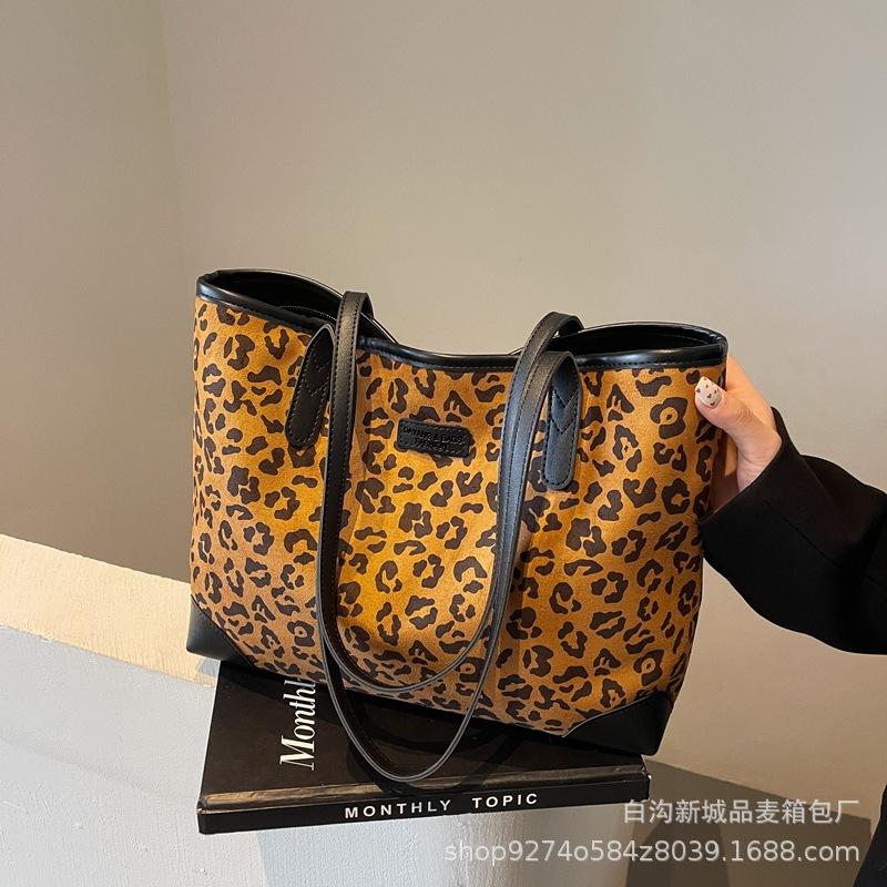 

This year s popular fashion versatile big bag women s 2025 new suede commuter tote bag matte shoulder bag