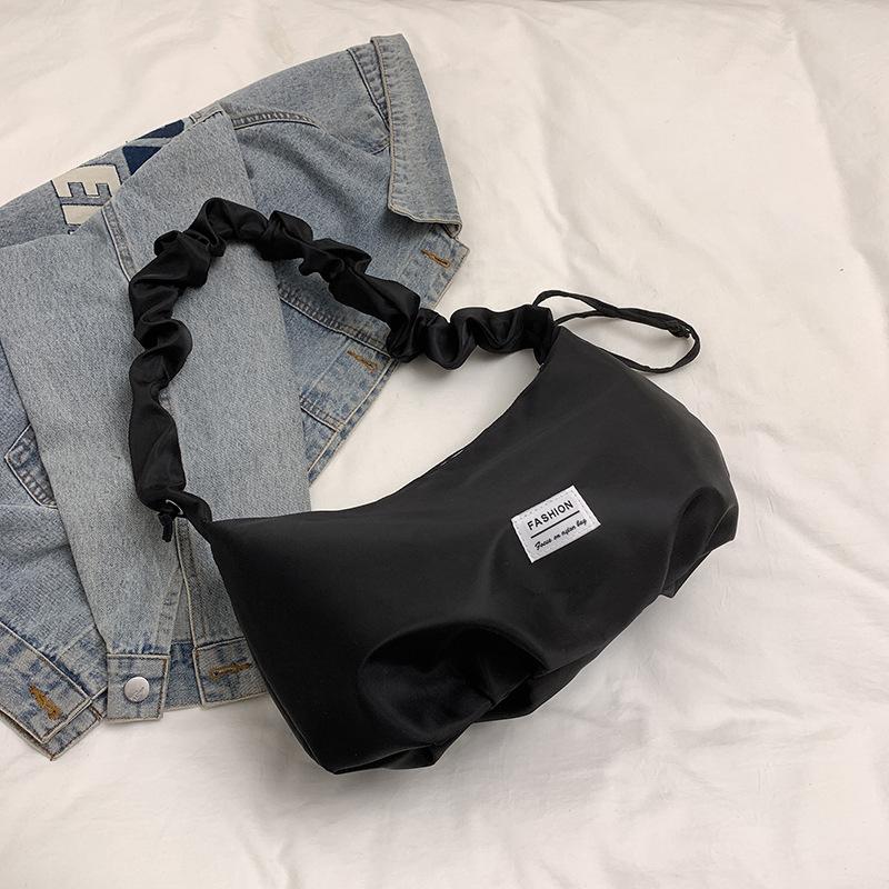 Niche baguette bag women's 2025 spring and summer new high-end shoulder messenger bag pleated cloud underarm bag