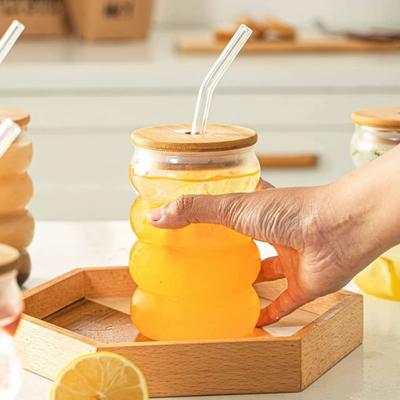 Szklanki do picia 300ML/450ML Szkło odporne na wysoką temperaturę z pokrywkami Słomki Pędzel Fala Design Kubki do wody do piwa Kawa Koktajle Wielofunkcyjne