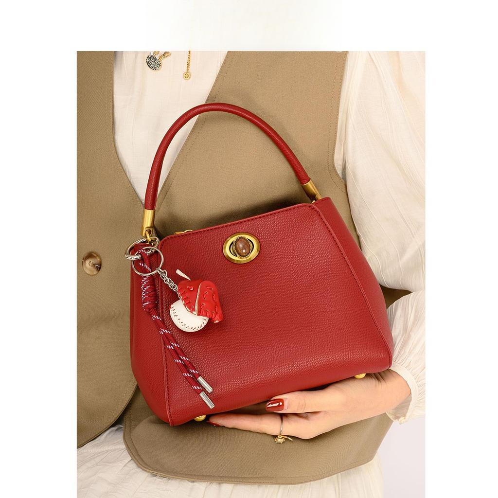 This Red Leather Bag Is A Niche Wedding Bag for Brides, A Hand-held Bucket Bag, and Is Versatile for Commuting. It Can Be Worn Diagonally