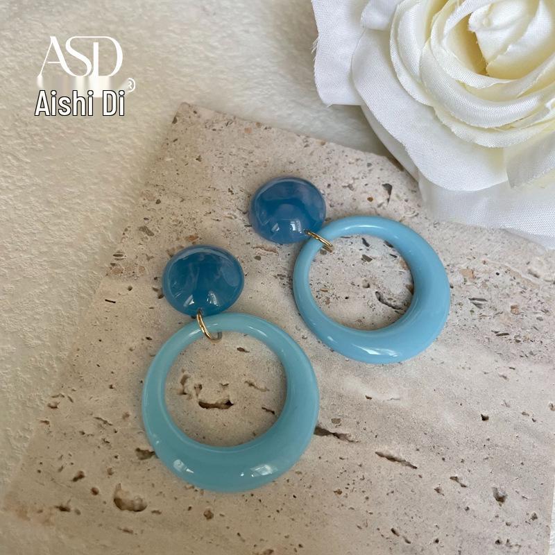 Hong Kong Style Retro Polka Dot Earrings: Playful Red Ear Clips for Girls and Women