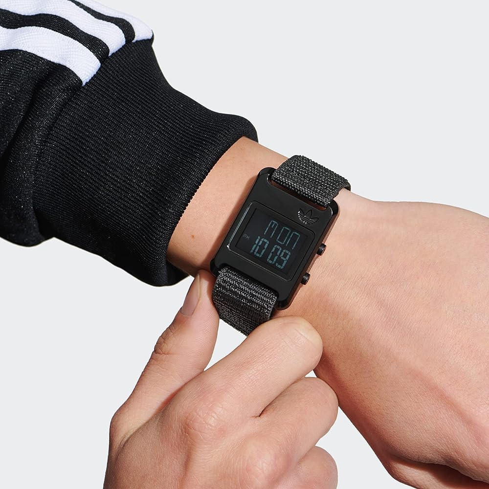 Adidas Originals Hodinky RETROPOP DIGITAL 31,5 MM Sportovní hodinky s černým pryskyřičným ciferníkem a quartzovým strojkem (AOST23065) [Paralelní import]