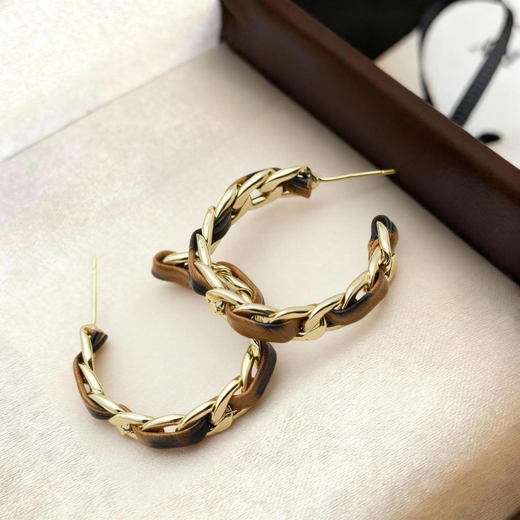 Korean-Style Retro Leopard Print Hoop Earrings for Women – Chic and Stylish