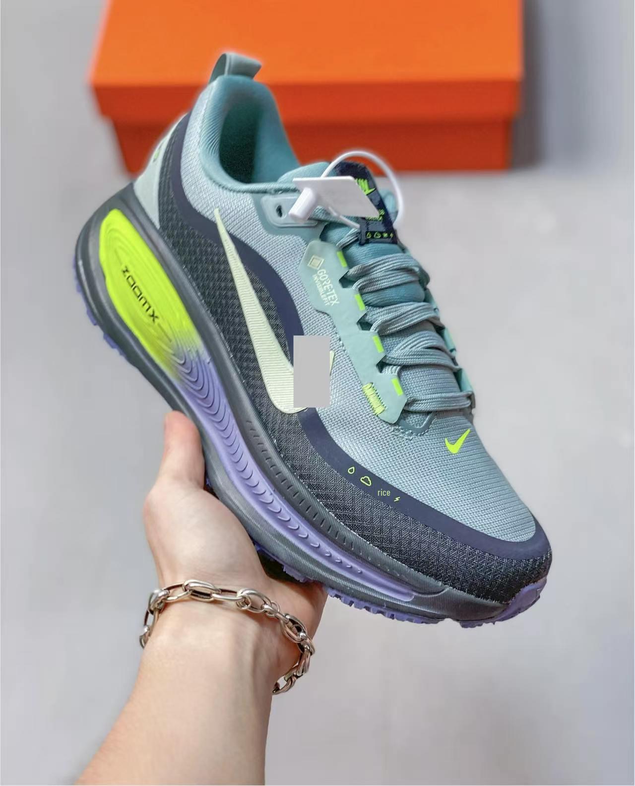 GTX Waterproof Men`s Running Shoes -