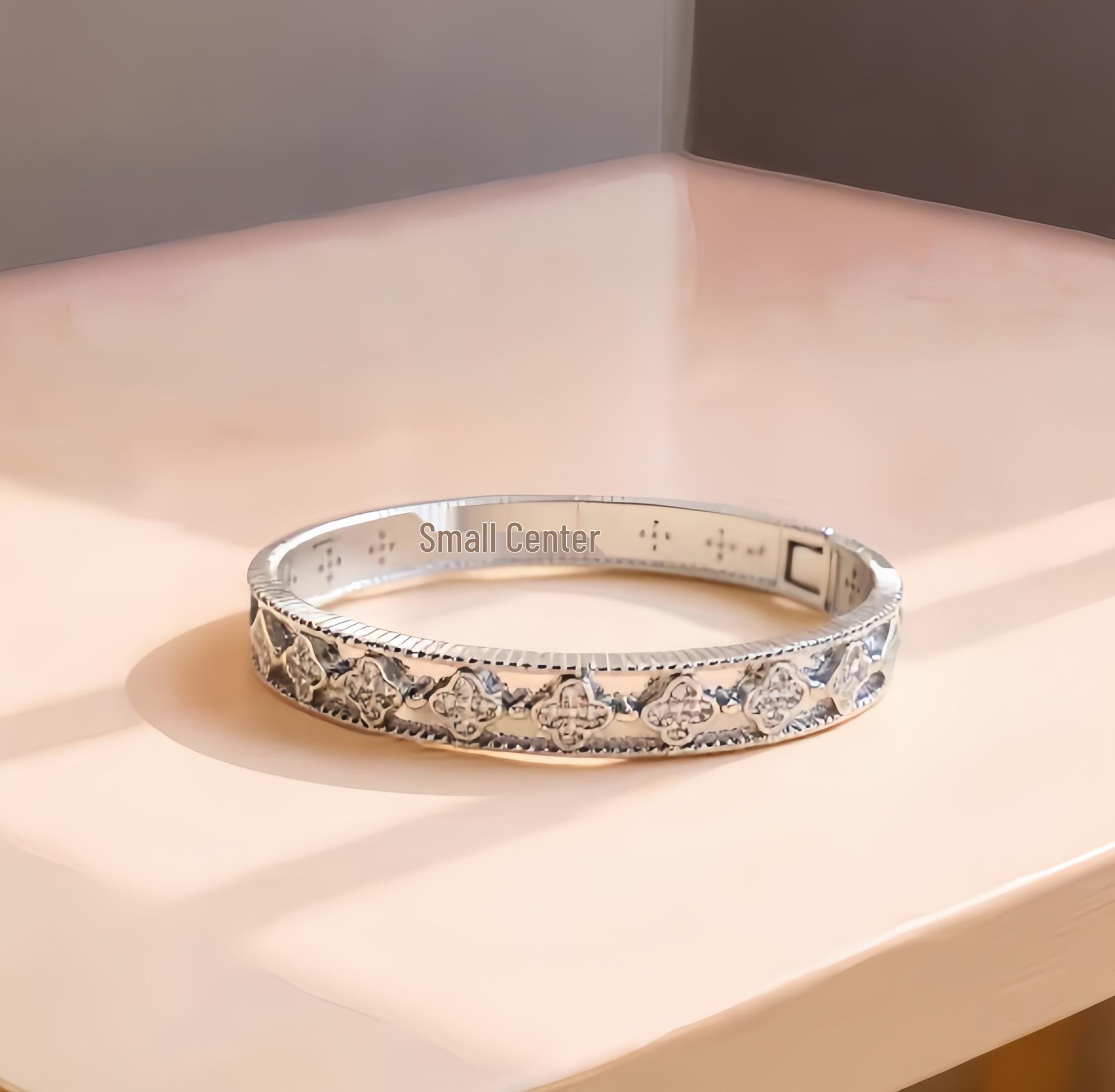 Роскошный браслет-цветок с четырехлистником и бриллиантами для женщин - Позолоченный медный браслет со сверкающими деталями