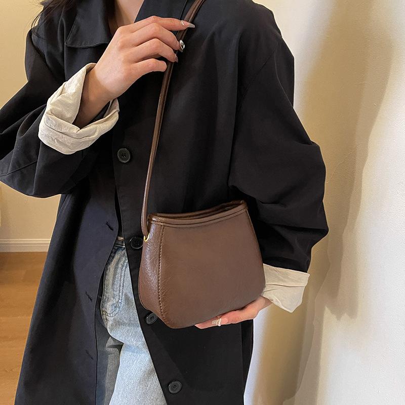 Tasche Premium Vielseitige Beuteltasche Herbst und Winter Neue Nische Damen Retro Schulter Crossbody Tasche