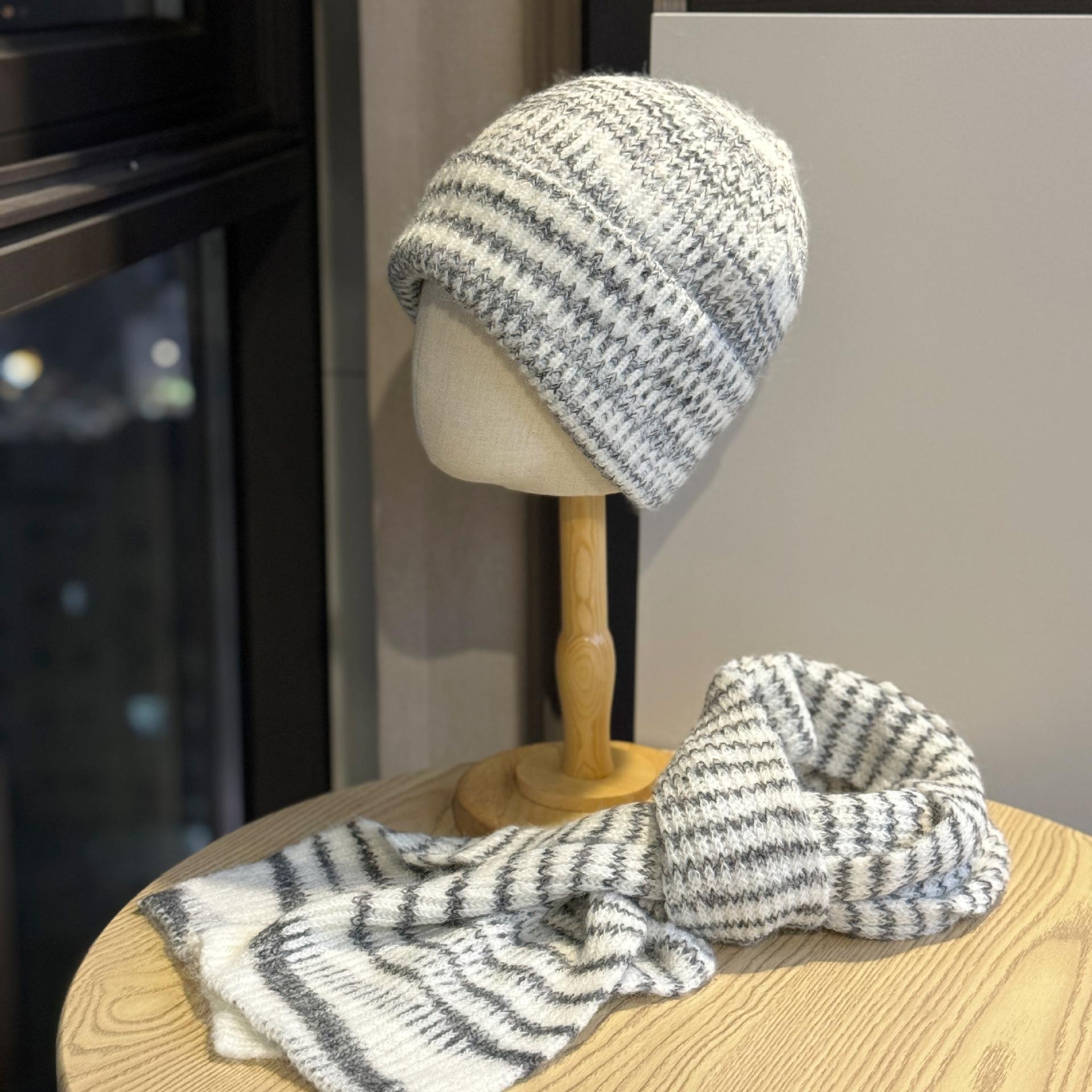 

New knitted hat and scarf two-piece set for women, fashionable and warm for autumn and winter, thickened for cold protection, with a high-end feel Adult54-60Average Size бежевый