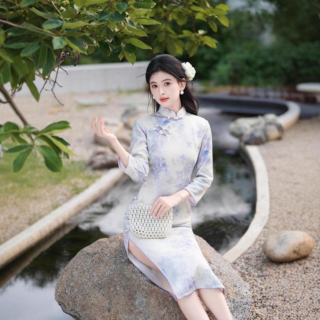 Winter 2025 Mid-Length Cheongsam with Single Layer and Seven-Sleeve Design