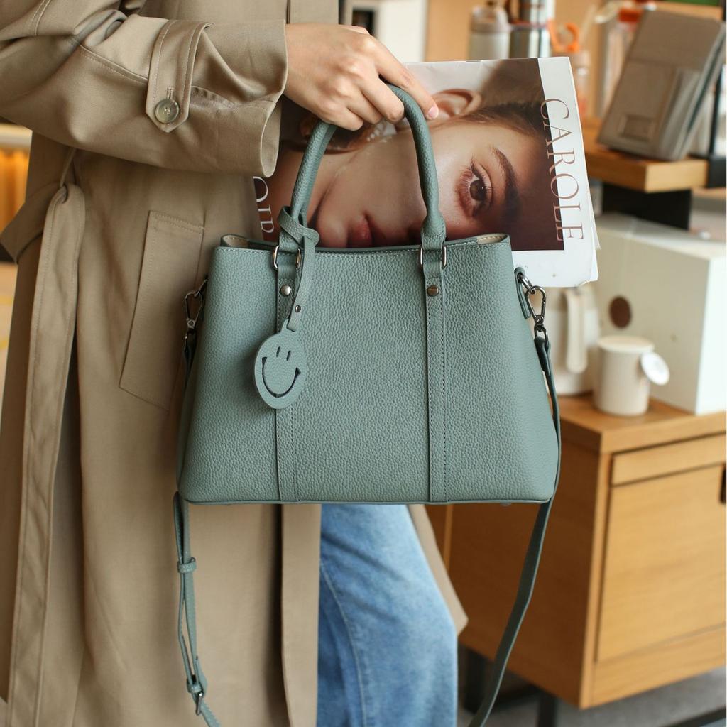 Cowhide Shoulder Women's Bag, Large Capacity Messenger, Women's, Stylish and Simple Shopping Bag, Multi-compartment