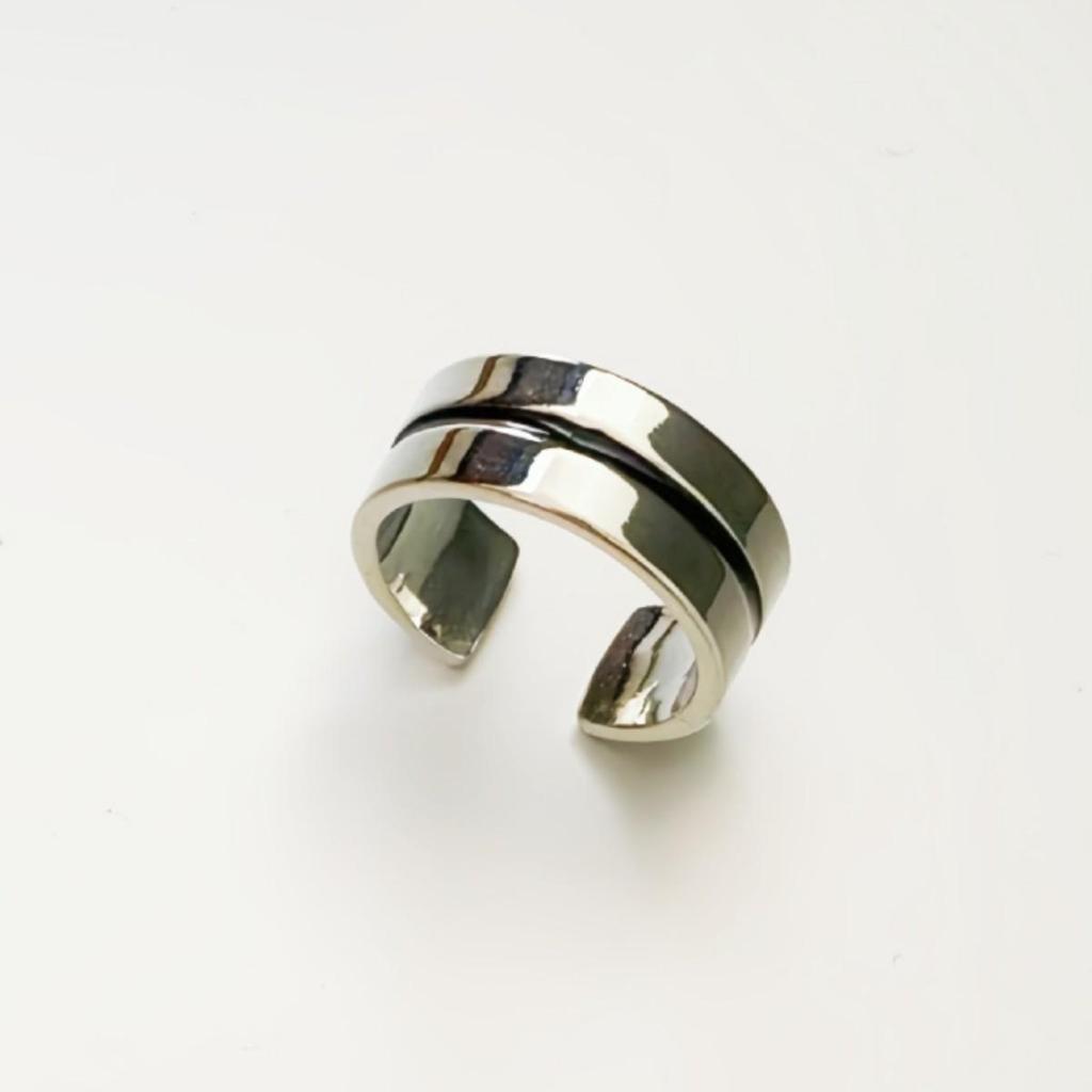 Korean Style Black Resin Inlay Ring for Women - Fashionable Wide Band with Smooth Finish