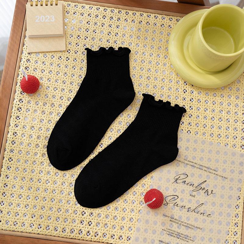 Chaussettes noires à bordure d'oreille, Chaussettes courtes pour femmes, Chaussettes d'été fines en coton, Chaussettes courtes en dentelle, Chaussettes polyvalentes unies pour le printemps et l'automne