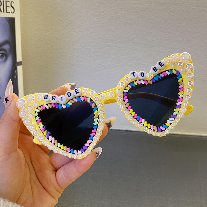 Bridal Rhinestone Heart Sunglasses: Pearl-Embellished Wedding Party Shades for Brides