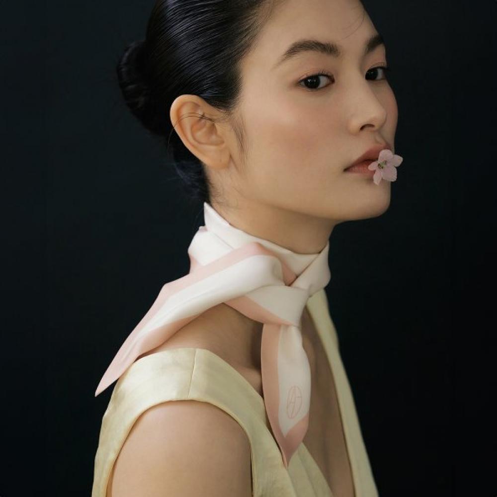 

Avvina Pelle Long Twilly Silk Scarf Coral Cream Single option