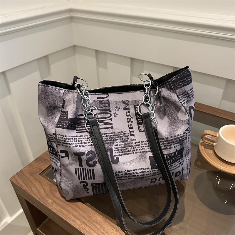 Fashion Trend Shoulder Bag Women'S Casual Personality Large Capacity Tote Bag Simple Underarm Commuter Bag
