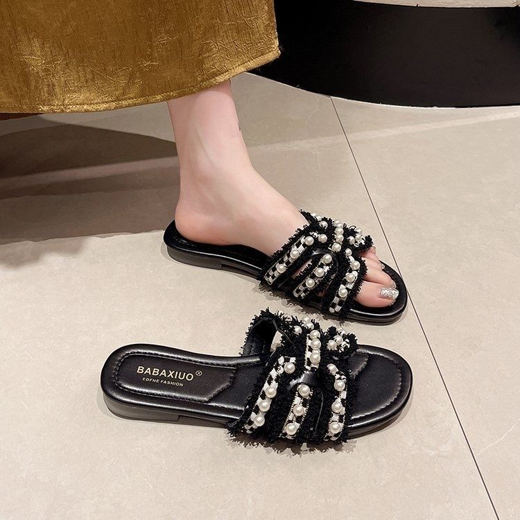 2025 summer wear fashion lightweight flat-bottomed beach cool slippers trendy explosion small fragrant wind French pearl slippers women