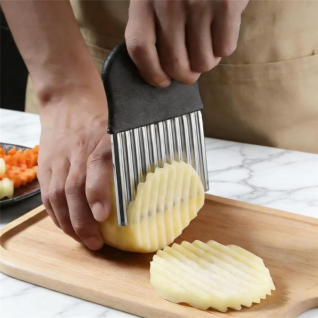 Set of 4 Stainless Steel Wavy Vegetable Cutters for Home Use Suitable for and Floral Cuts - Potatoes, Carrots, Onions,