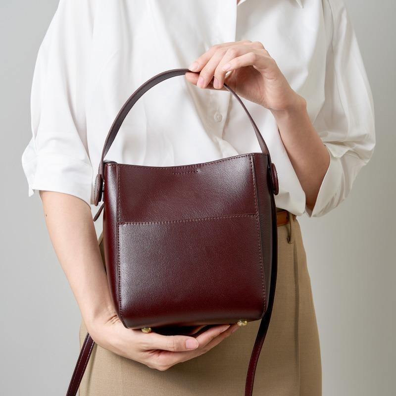 Commuter new women's large-capacity women's shoulder bag women's cowhide summer messenger bag women's high-end leather bucket bag