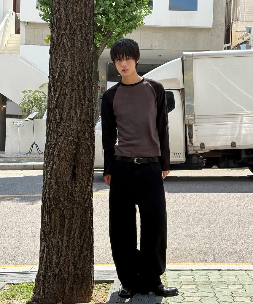 SIGNATURE Crop Raglan Long Sleeve T-Shirt [Black]