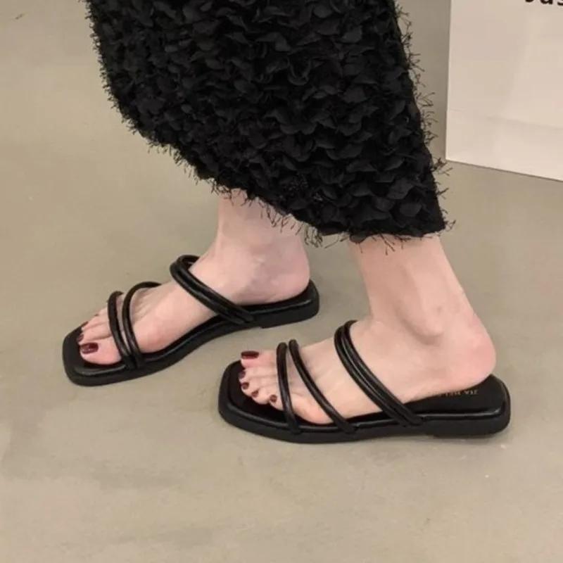 Fashion Hot Selling 2025 Summer Thin Strap Flat Sandal Slim Single Strap Beach Flip Flops Casual Chic Outdoor Slip-Ons for Outfit Solid