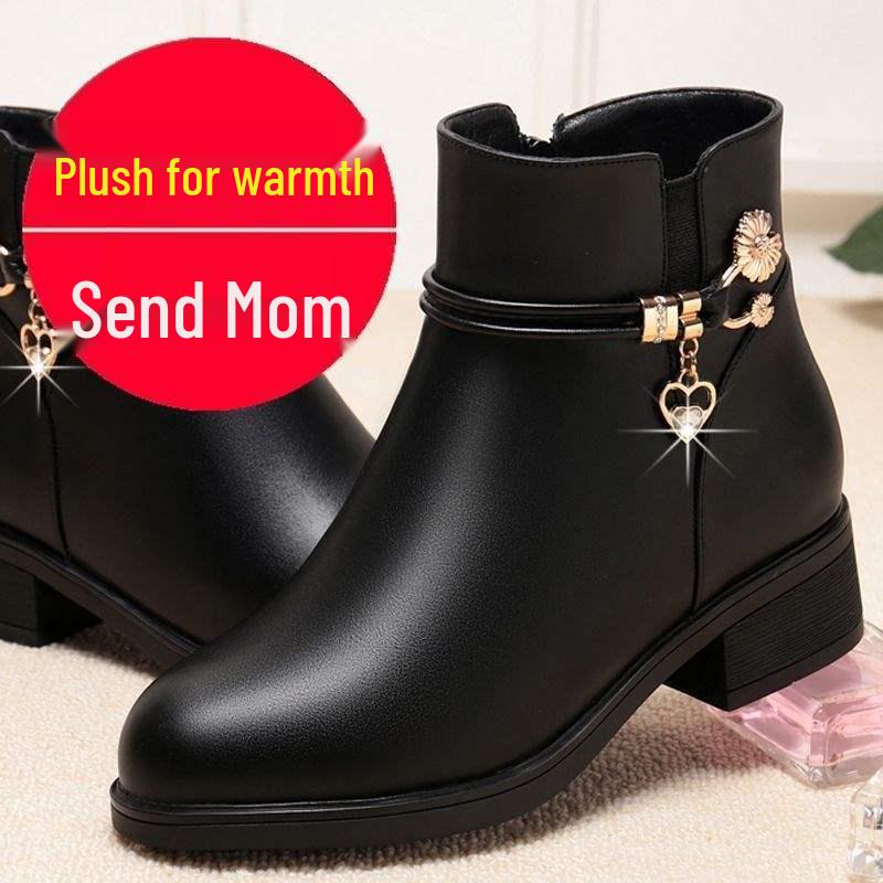 Mom's Soft Leather Cotton Shoes: Cozy Velvet-Lined Winter Boots for Women, Ideal for Middle-Aged and Elderly.