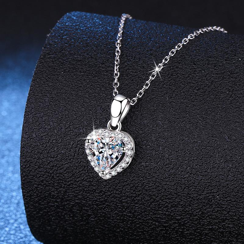 6.5mm Heart Cut Halo Moissanite Pendant Necklace S925 Sterling Silver For Women