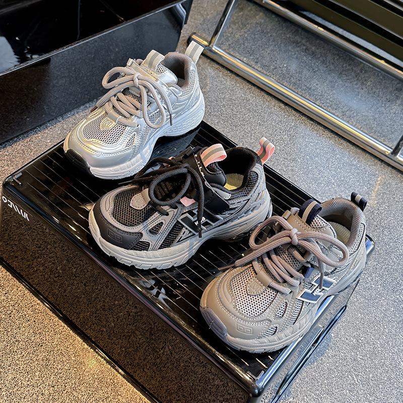 Children's sports shoes 2025 new trend cool mesh breathable dad shoes medium and large children's fashion versatile casual shoes