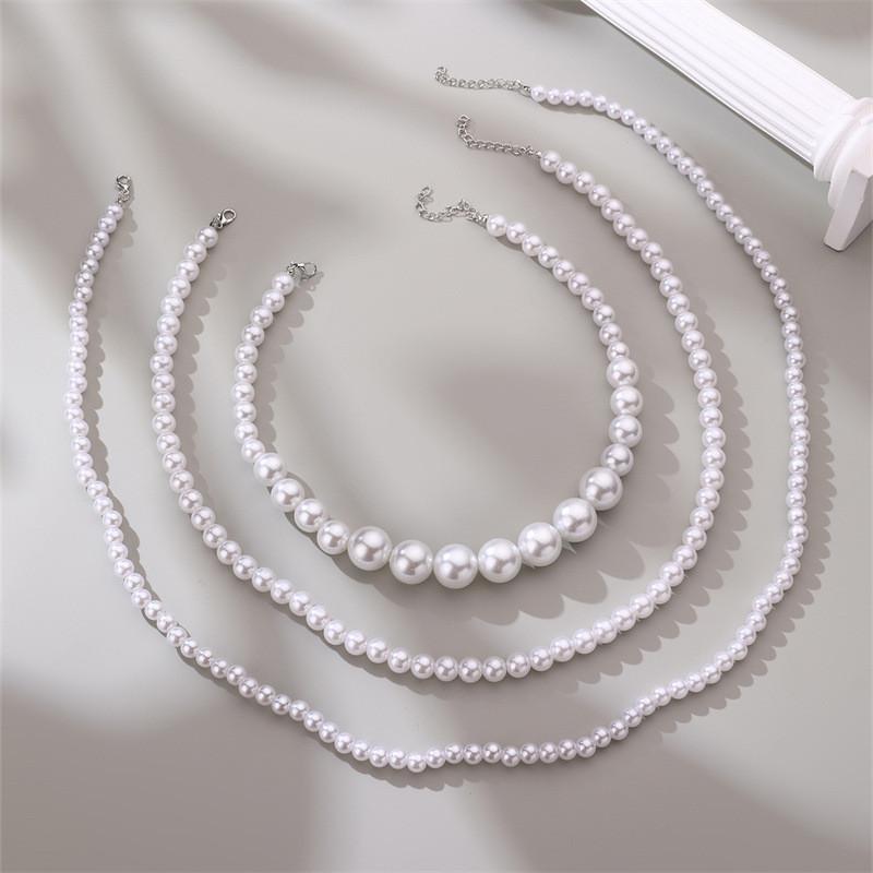 Punk Style Artificial Pearl Choker Necklace For Women With Alloy Pendant Spring