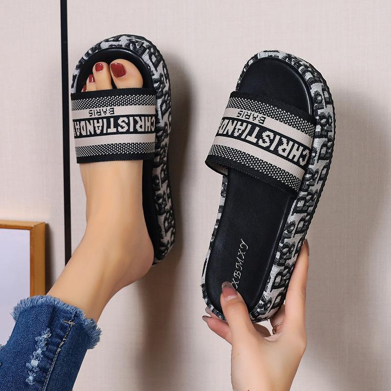 

Французские тапочки для пресбиопии женские большого размера классические на толстой подошве с надписями для внешней торговли путешествий нескользящие с надписью удобные крутые тапочки 40 чёрный