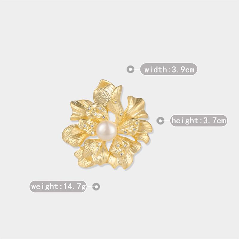 Bo Xin Yun Peony Brooch: Elegant High-End Chinese Style Pin for Suit or Cheongsam - Exquisite and Trendy Gift.