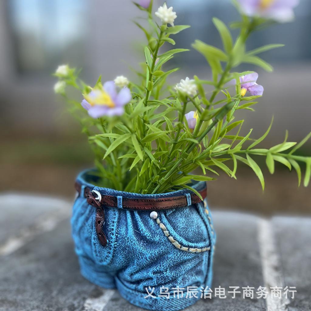 Creative denim shorts flower pot, unique resin statue, suitable for home balcony decoration garden garden ornament