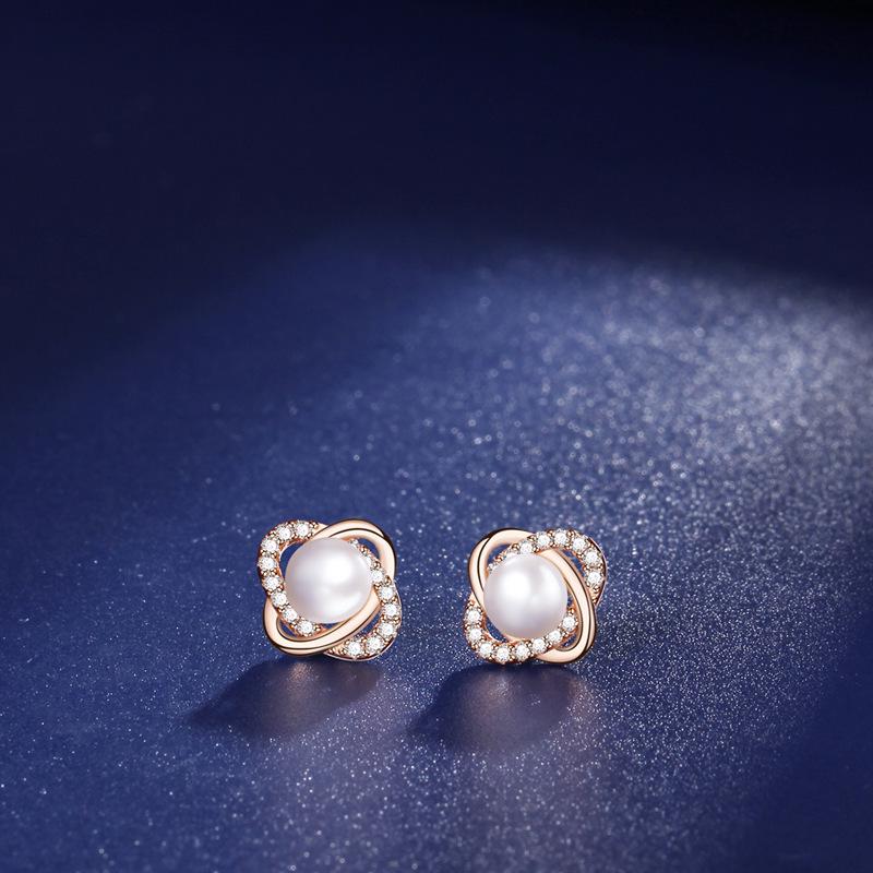 S925 Sterling Silver Pearl Stud Earrings for Women - French Style, High-End Luxury Retro Design, Versatile and Elegant.