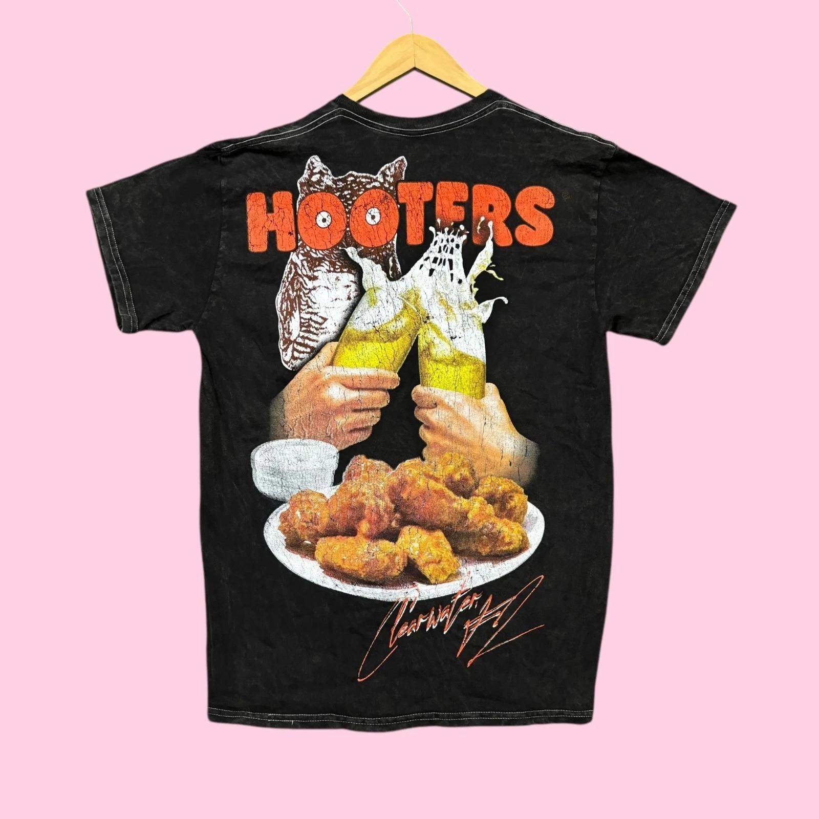 

Hooters Clatter Florida Mineral Wash Tee M XL