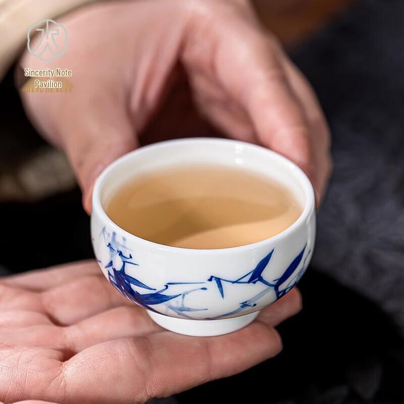 Jingdezhen Hand-Painted Blue and White Ceramic Master Tea Cup