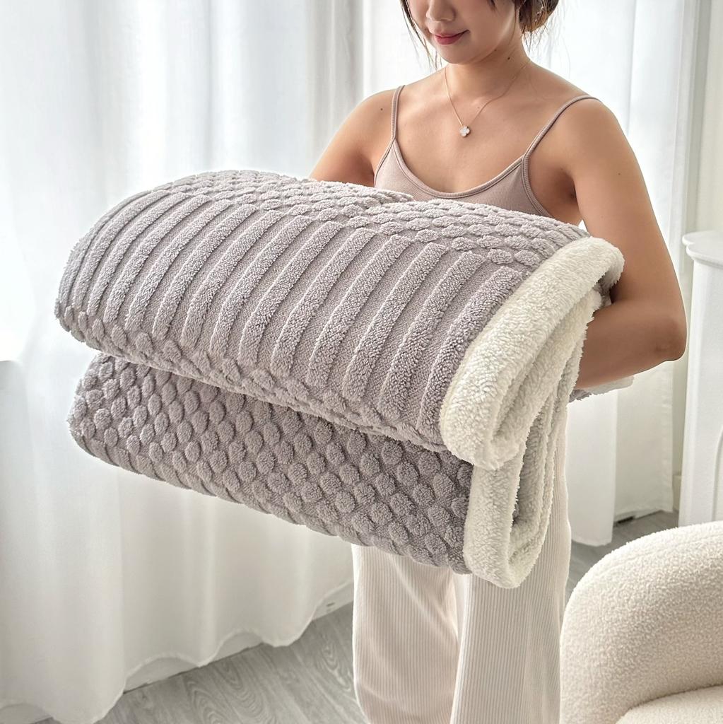 New Solid Color Multifunctional Double Layer Tafurong Blanket Lamb Wool Blanket Thickened Warm Leisure Office Nap Blanket