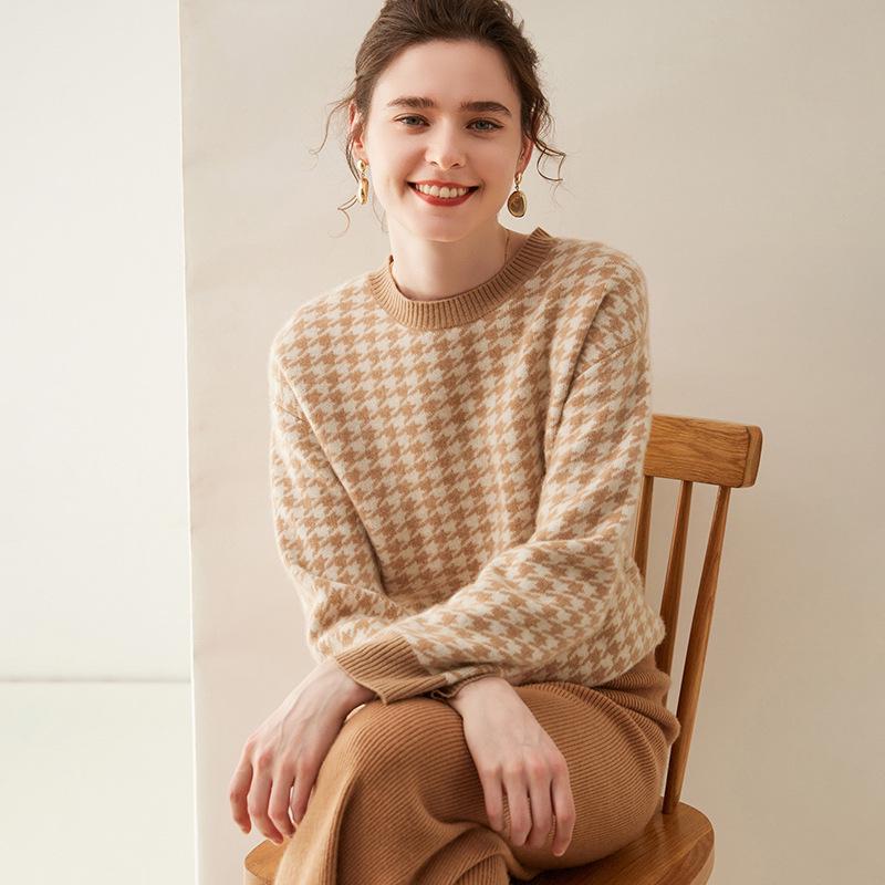 Women's Round Neck Plaid Cashmere Sweater - 2025 Autumn/Winter Warm Knit with Long Sleeves, Wearable as Outerwear.