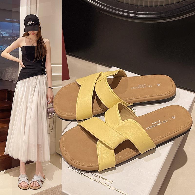 Pantoufles d'été pour femmes nouvelles sandales de plage plates à semelle souple haut de gamme mode sandales à une bride
