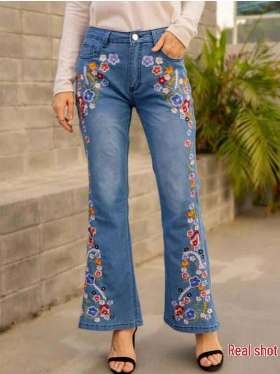Jeans in Denim Micro-Flare Ricamati Stile Intellettuale Autunno 2025