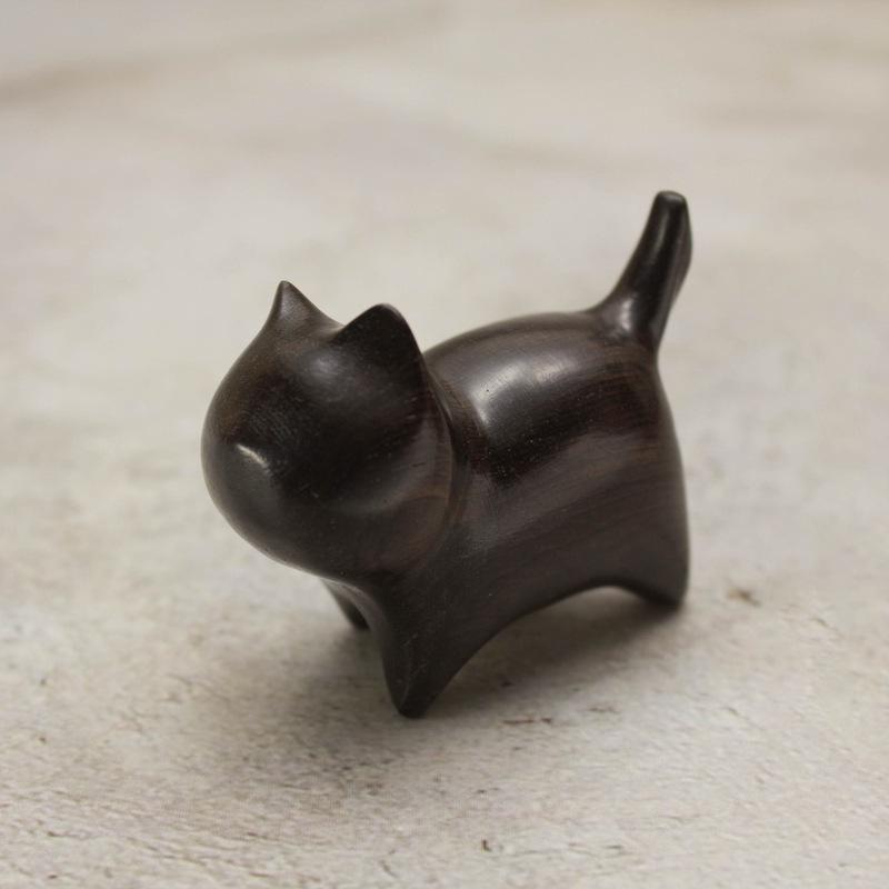 

Painted Rosewood Cat Ornaments: Mini Desktop Decor with Lacquer Finish - Cute Creative Birthday Gift
