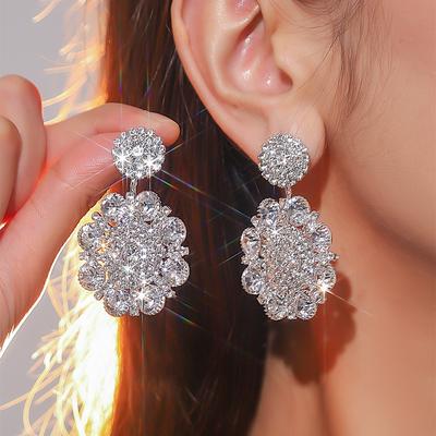 1 Pair Exaggerated Premium Feeling Hundred Diamonds Snowflake Earrings Temperament Sparkling Earrings Women Earrings