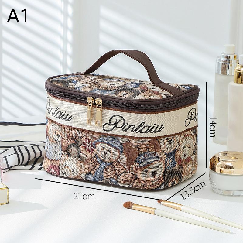 

Женская косметичка Портативная Большая Вместимость Косметичка для Хранения Косметики с Мультяшным Медведем Дизайн с Двойной Молнией Дорожная Косметичка