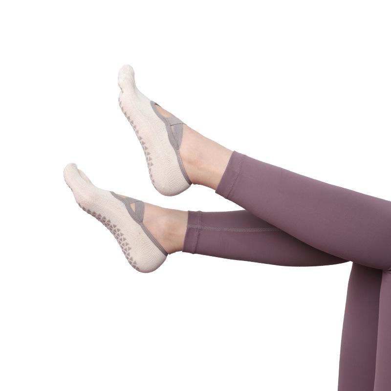 Women's Non-Slip Five-Finger Yoga Socks - Summer Invisible Socks for Indoor Fitness, Pilates, and Sports.